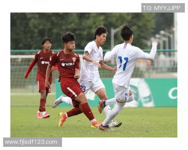 U17足球联赛淘汰赛精彩回顾各队表现与晋级之路分析